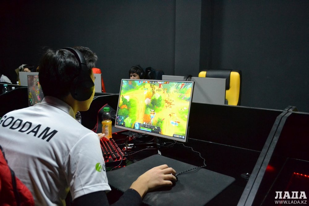 Актауские игроки завоевали «золото» чемпионата по киберспорту среди команд Западного Казахстана