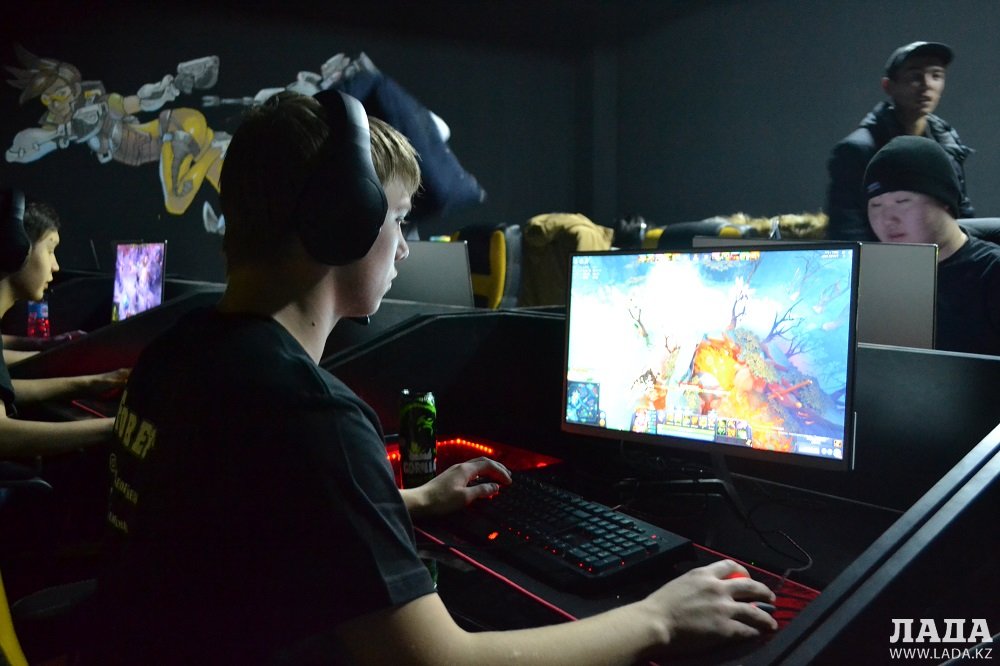 Актауские игроки завоевали «золото» чемпионата по киберспорту среди команд Западного Казахстана