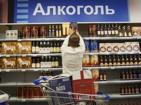Алкоголь в России хотят разрешить покупать только с 21 года