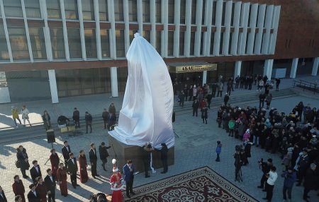 В Актау открыли памятник Абаю