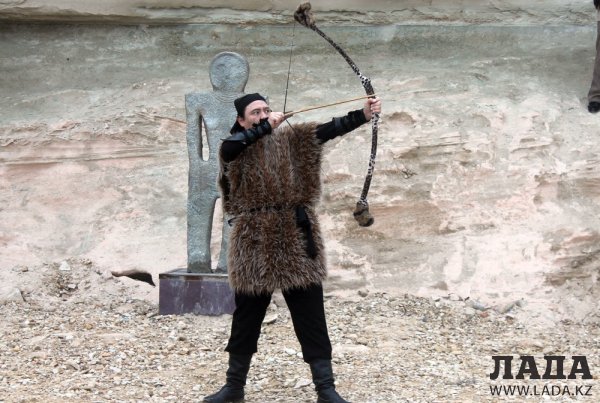 В Актау открыли Площадь Мифов