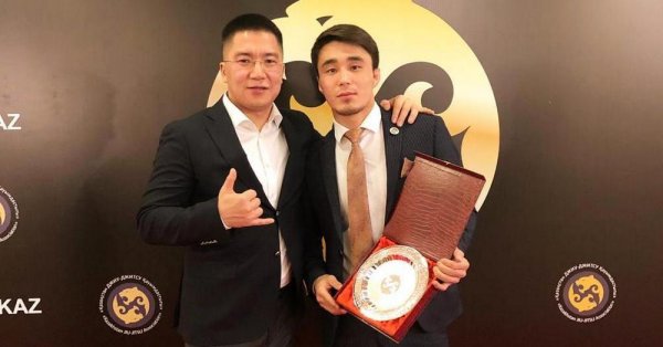 Тренера по джиу-джитсу и его воспитанника из Актау наградили в столице