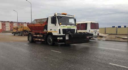 Акимат Актау вывел технику для борьбы с гололёдом