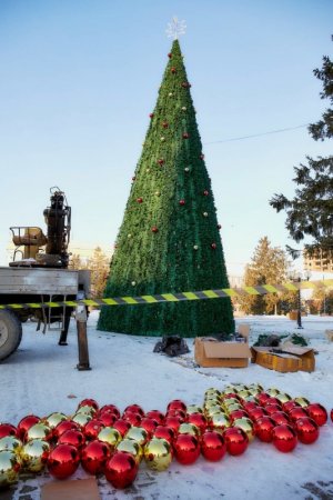 Какая краше? Самые яркие новогодние елки в городах Казахстана