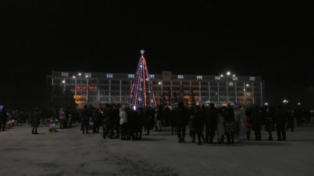 Какая краше? Самые яркие новогодние елки в городах Казахстана