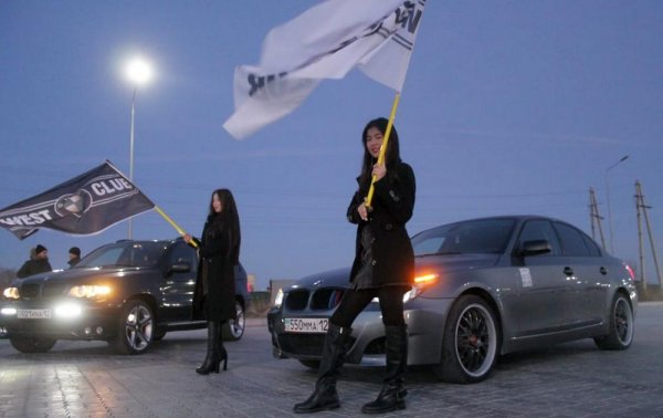 Актауские водители «зажгли» новогоднюю автоёлку