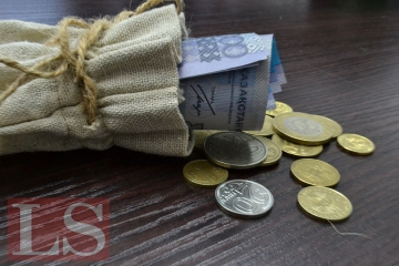 Среднемесячные зарплаты казахстанцев на четверть меньше доходов россиян