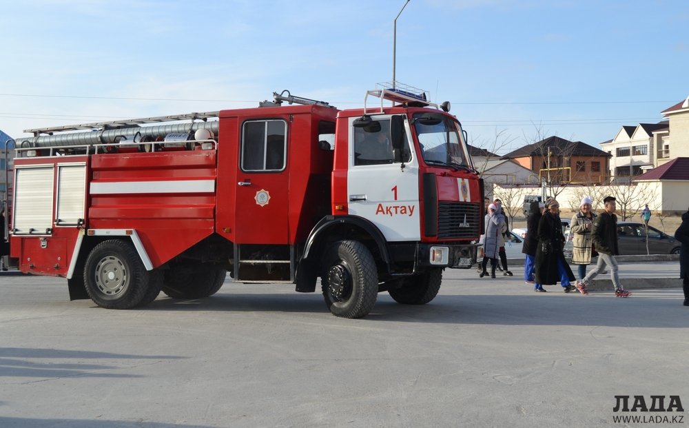 Спасти от отравления: Пожарные Актау проверили один из городских торговых центров на противопожарную готовность