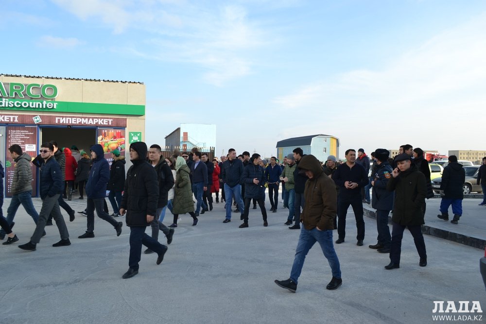 Спасти от отравления: Пожарные Актау проверили один из городских торговых центров на противопожарную готовность