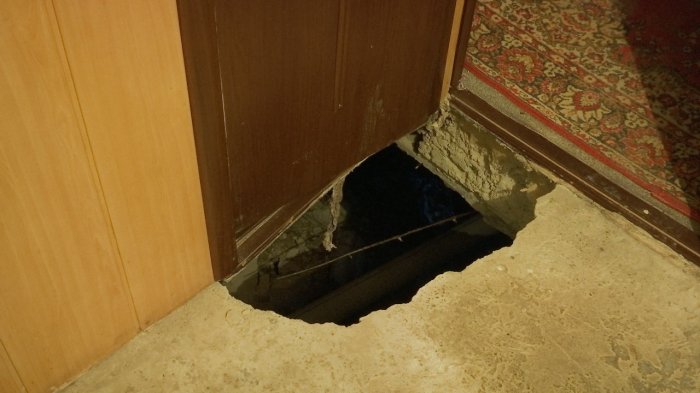 В Жанаозене пол жилого дома провалился в подвал