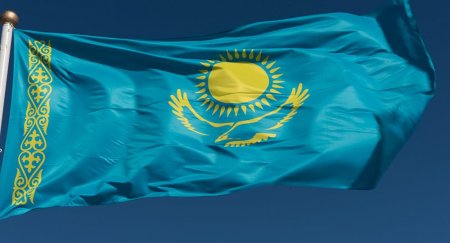 "Вместо солнца должна быть луна": казахстанец предложил изменить флаг страны