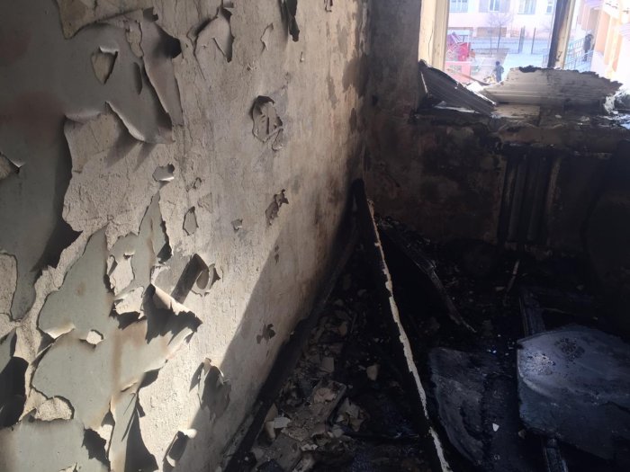 В Актау 40 человек эвакуировали из-за возгорания мусора