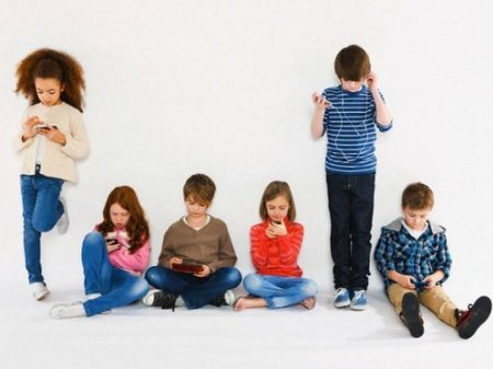 Казахстанские дети проведут один день без смартфонов