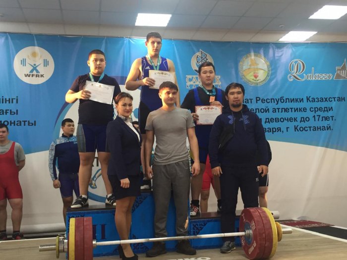 Айдос Ислам из Жанаозена завоевал бронзовую медаль на чемпионате Казахстана по тяжелой атлетике