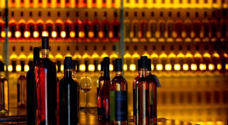 "Лишать лицензии и все" - депутат о продаже алкоголя без кассового аппарата