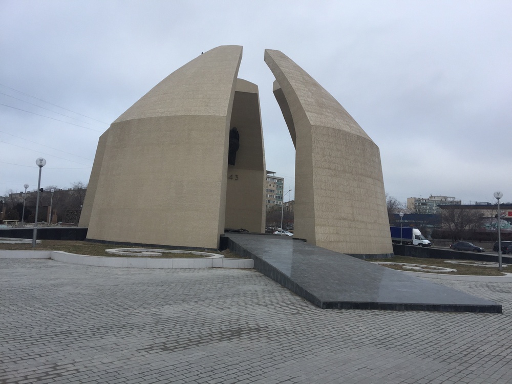 Почему не горит Вечный огонь?