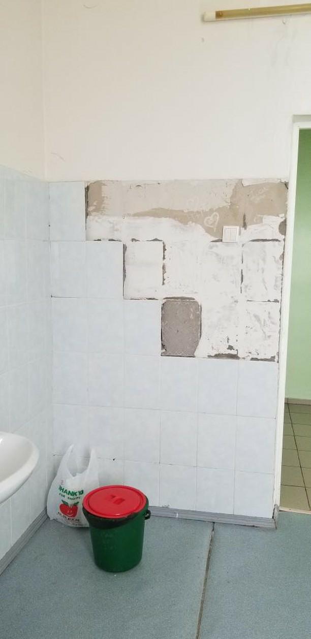 Жители Актау продолжают жаловаться на антисанитарные условия в инфекционной больнице