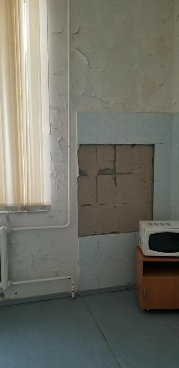 Жители Актау продолжают жаловаться на антисанитарные условия в инфекционной больнице