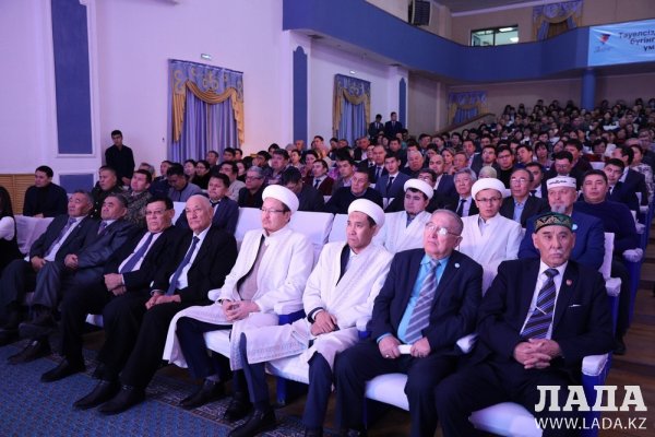 Аким Жанаозена отчитался перед населением