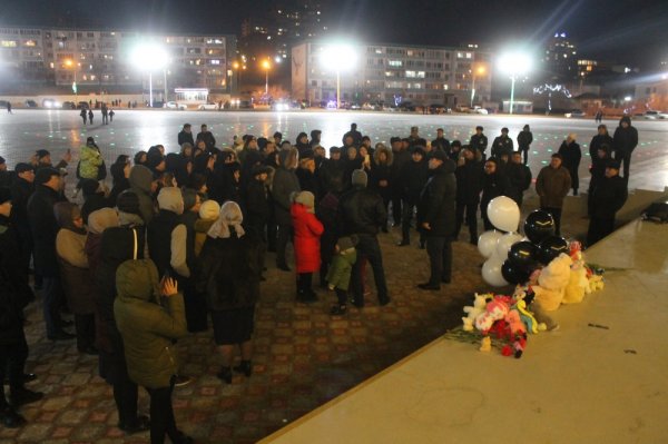 Актаусцы почтили память пяти погибших при пожаре сестер в Астане