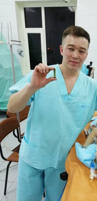 В Актау  из пищевода годовалого ребенка врачи извлекли батарейку