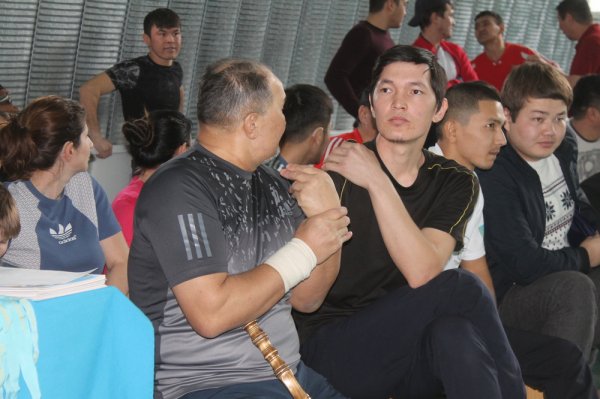 Три мангистауских спортсмена представят регион на чемпионате страны по пара-армрестлингу