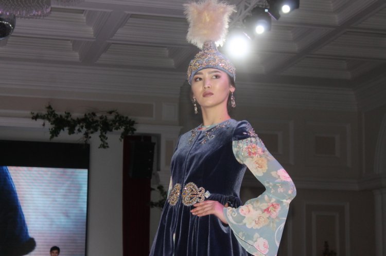 Королева моды Западного Казахстана представила новую коллекцию «Кыз-Жибек» 