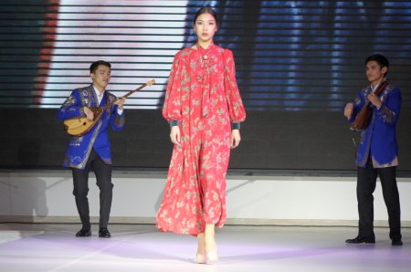 Королева моды Западного Казахстана представила новую коллекцию «Кыз-Жибек» 