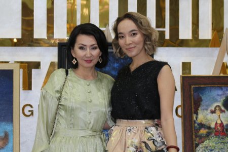 Королева моды Западного Казахстана представила новую коллекцию «Кыз-Жибек» 