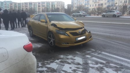 Автомобиль занесло на припаркованные машины в Актау