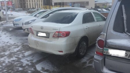 Автомобиль занесло на припаркованные машины в Актау