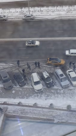 Автомобиль занесло на припаркованные машины в Актау