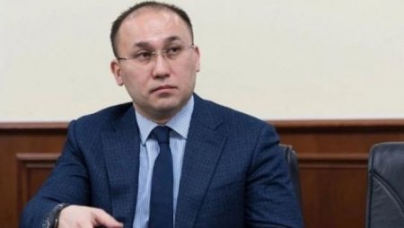 Абаев поручил заместителю собрать все замечания журналистов по новым правилам аккредитации