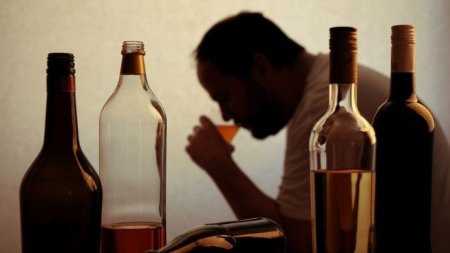 Более 100 тысяч казахстанцев страдают от алкоголизма