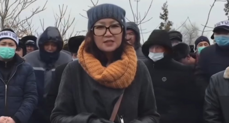 Освещавших события в Жанаозене журналистов задержали по «некоему» заявлению