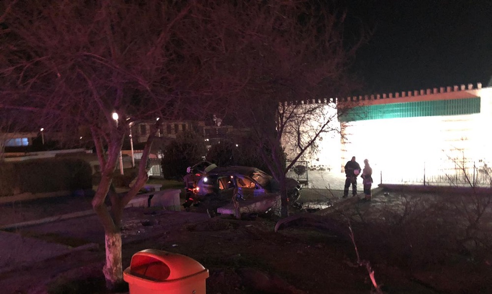 Автомобиль вылетел на спуск к набережной Актау