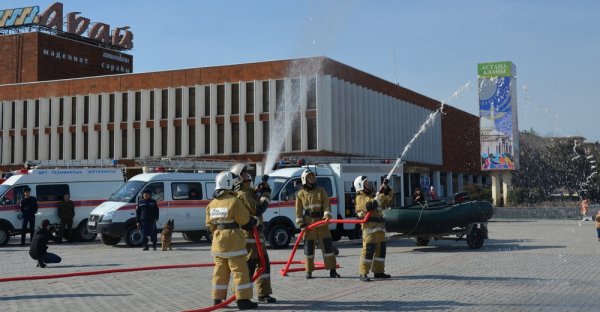 Пожарно-спасательный флешмоб прошел в Актау