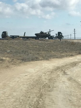 Дороги у нас такие, что даже танки застревают