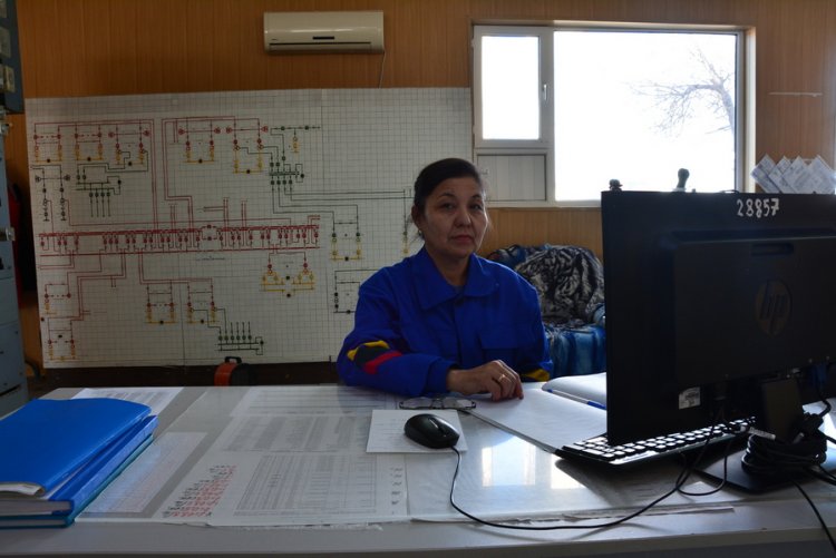 Женщина, несущая свет