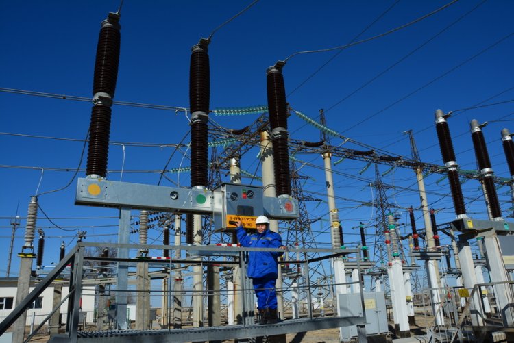 Женщина, несущая свет