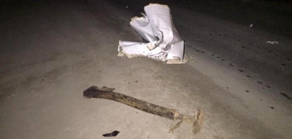 В Жетыбае большегруз снес автомашине крышу выступающими перевозимыми железными конструкциями