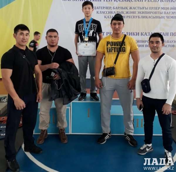 Мангистауские тяжелоатлеты удостоились шести медалей на чемпионате страны