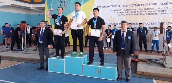 Мангистауские тяжелоатлеты удостоились шести медалей на чемпионате страны