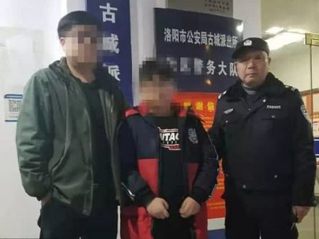 Китаянка отказалась от своего 12-летнего сына-школьника из-за плохих оценок