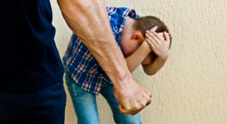 Наказание за насилие над детьми ужесточат: Сенат принял закон