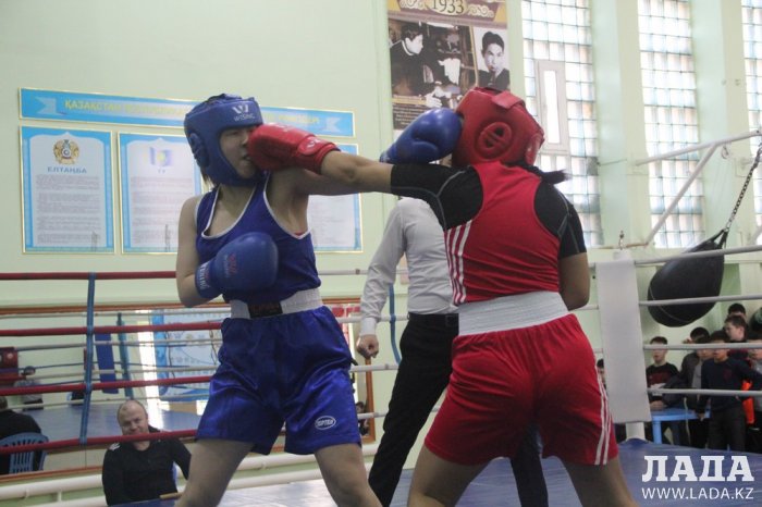 В Актау прошел областной турнир по боксу среди девушек и юношей