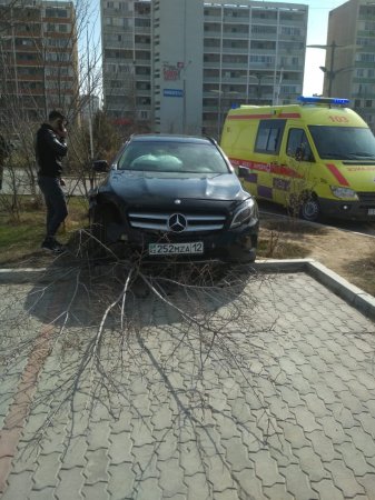 В Актау на парковке сбили женщину