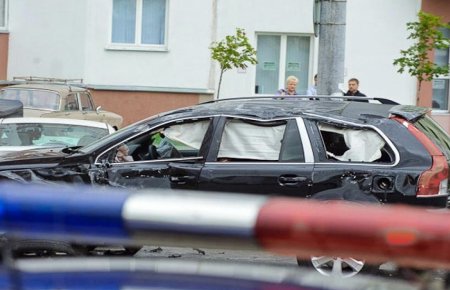 В Волгограде мстительный пенсионер на ГАЗ-21 протаранил 12 элитных внедорожников чиновников