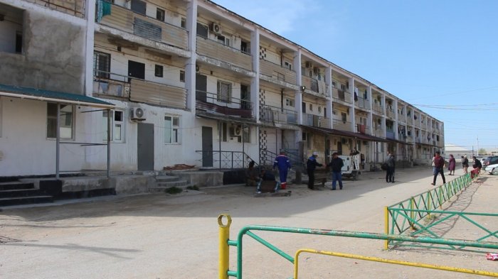 Бетонная лестница обвалилась вместе с беременной женщиной и ребенком в Мангистау