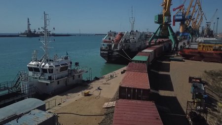 Первое казахстанское фидерное судно запустили в порту Актау